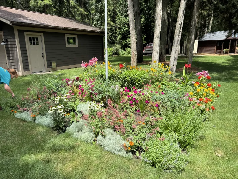 cover for Seasonal Annual Plantings for Lakefront Pots & Window Boxes